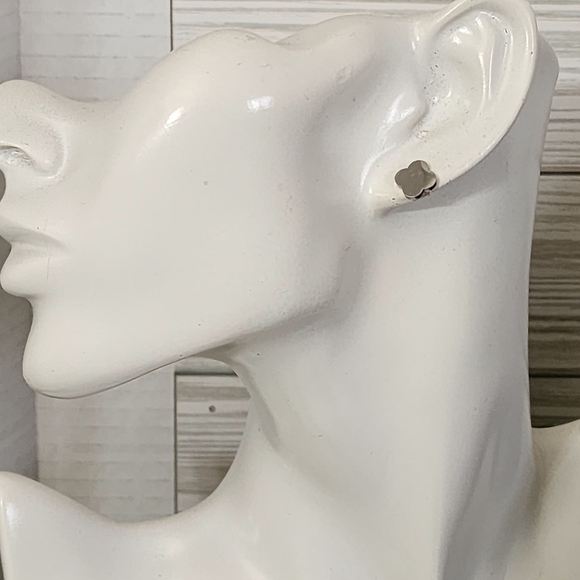 Silver Stainless Steel and Black Quatrefoil Flower Clover Necklace Earring Set - Picture 3 of 11